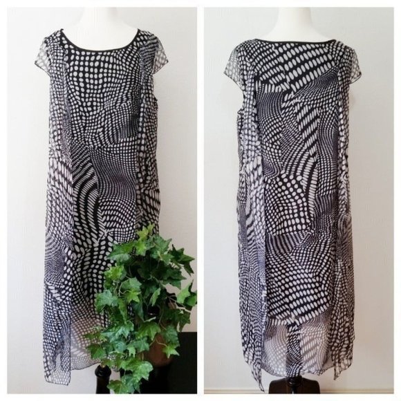 NWOT Maxi Dress Cap Sleeve Flowy Black and White Geometric Print Maxi Dress - Picture 7 of 7